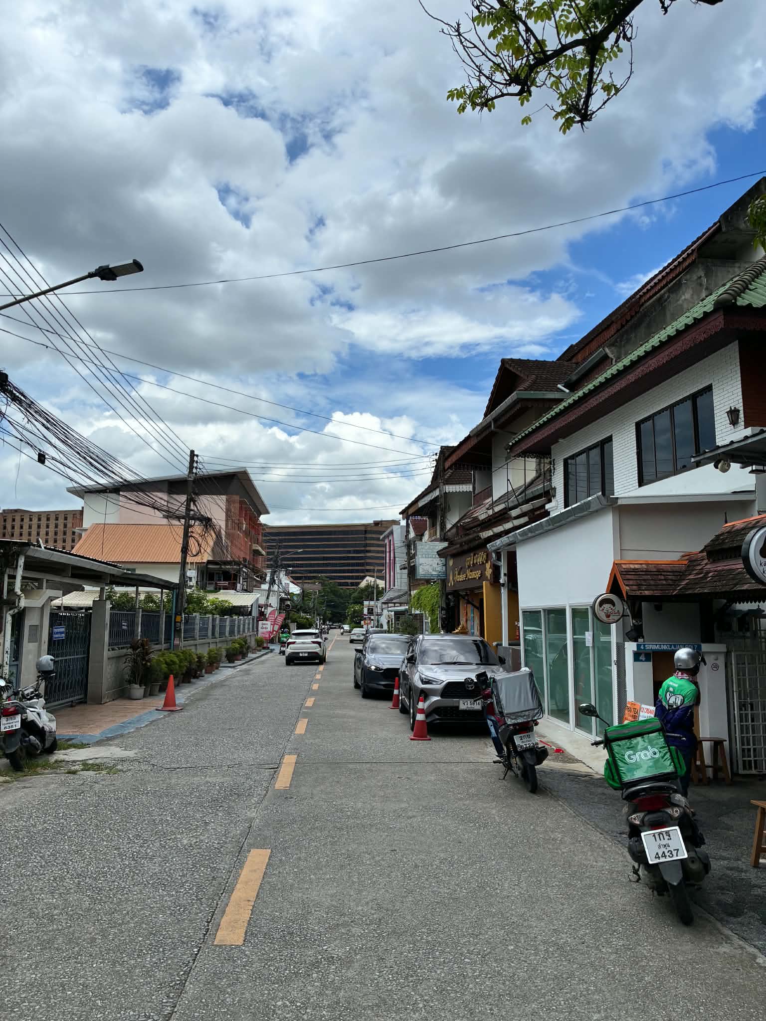 ให้เช่าร้านสร้างใหม่ ติดถนนศิริมังฯซอย7