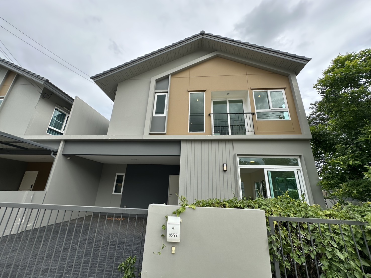 บ้านแฝด 2 ชั้น โครงการอณาสิริ | 45.2ตร.ว. | 8.6ล้านบาท