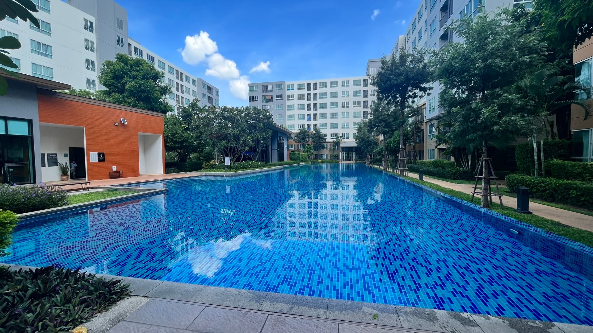 ดีคอนโด นิม ให้เช่า 2 ห้องนอน วิวสระ ใกล้เซ็นทรัล เชียงใหม่